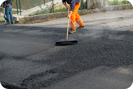 アスファルト舗装まで手掛けます